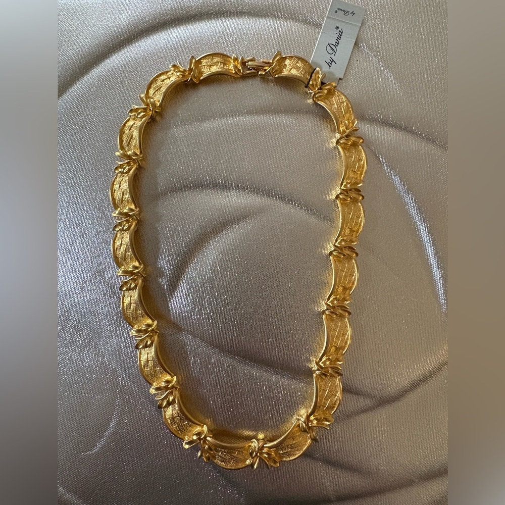 VTG gold plated Mid Century choker necklace